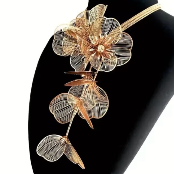 ✨Zara Gold Cascading Flower Necklace - Picture 1 of 7